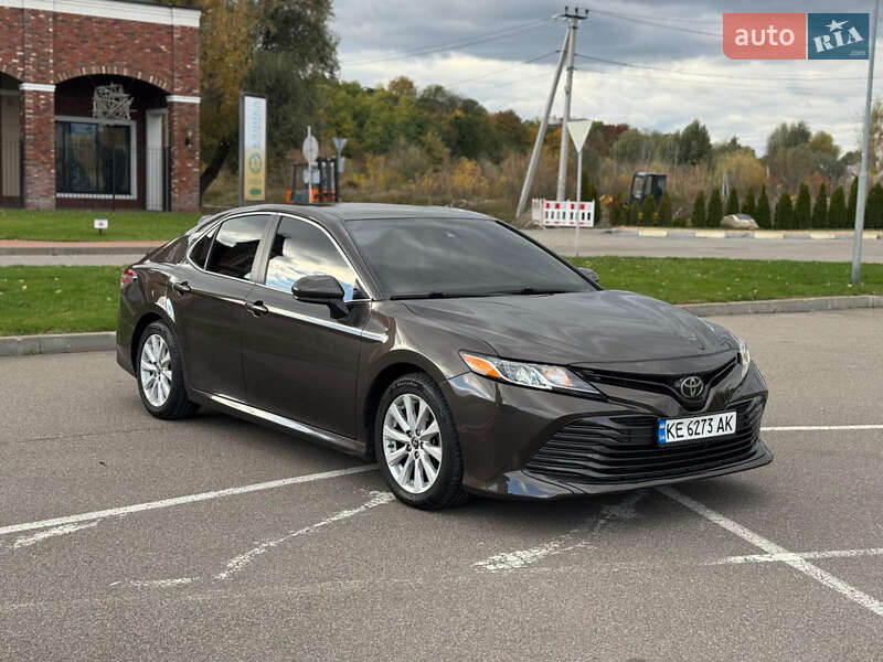 Седан Toyota Camry 2018 в Киеве