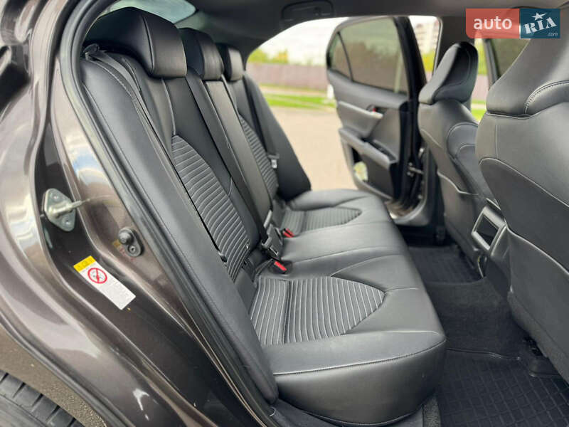 Седан Toyota Camry 2018 в Киеве