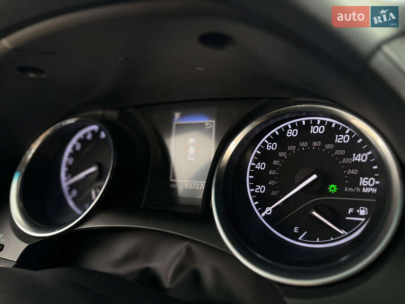 Седан Toyota Camry 2018 в Киеве