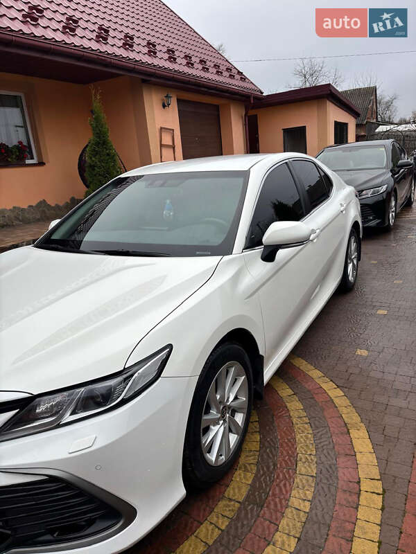 Седан Toyota Camry 2021 в Львове