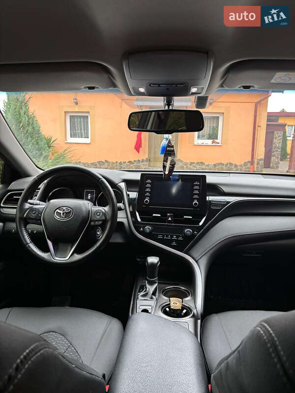 Седан Toyota Camry 2021 в Львове