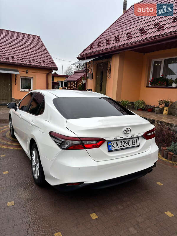 Седан Toyota Camry 2021 в Львове