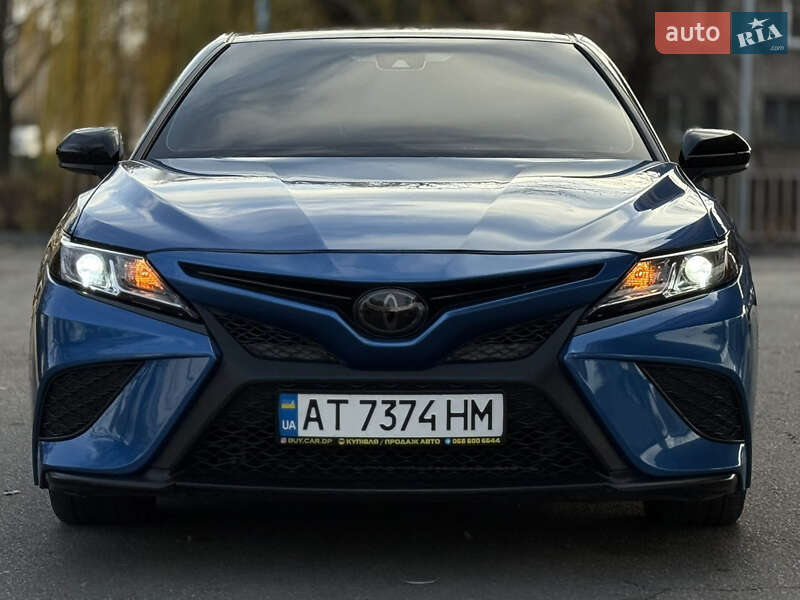 Седан Toyota Camry 2017 в Дніпрі