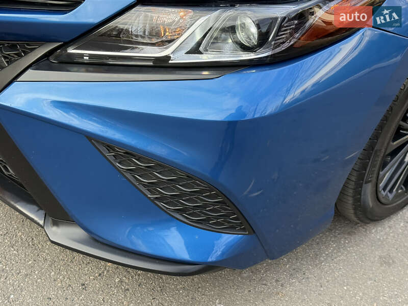 Седан Toyota Camry 2017 в Дніпрі