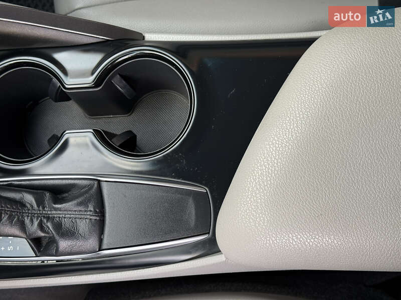 Седан Toyota Camry 2017 в Дніпрі