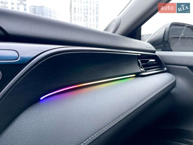 Седан Toyota Camry 2021 в Киеве