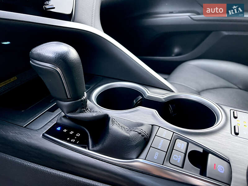 Седан Toyota Camry 2021 в Киеве