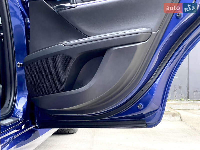 Седан Toyota Camry 2021 в Киеве