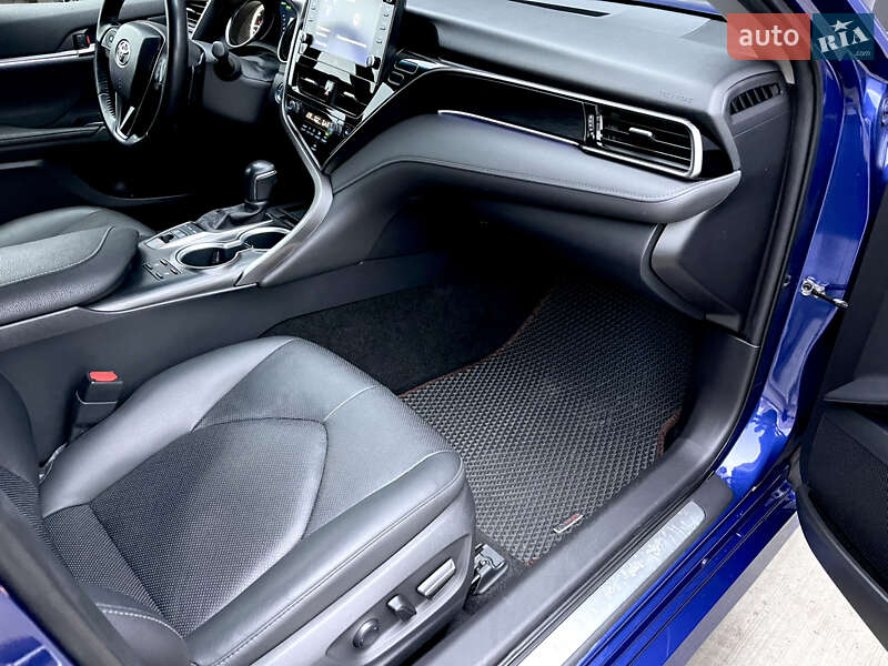 Седан Toyota Camry 2021 в Киеве