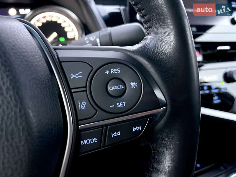 Седан Toyota Camry 2021 в Киеве