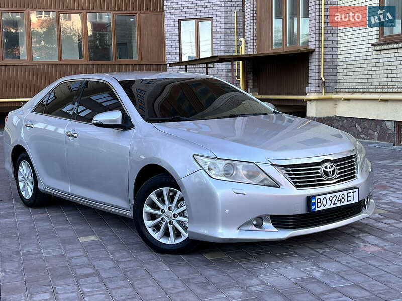 Седан Toyota Camry 2011 в Тернополі