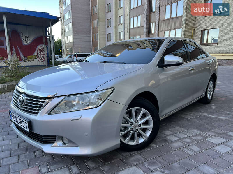 Седан Toyota Camry 2011 в Тернополі