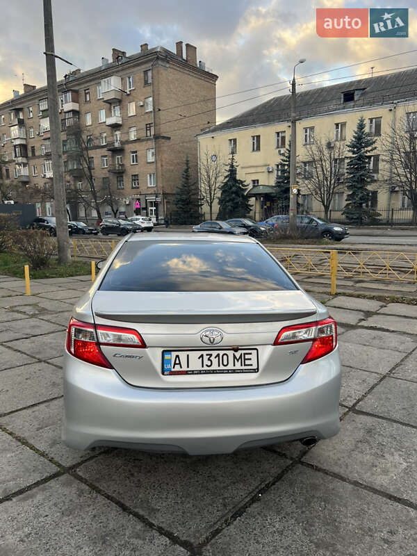 Седан Toyota Camry 2013 в Киеве