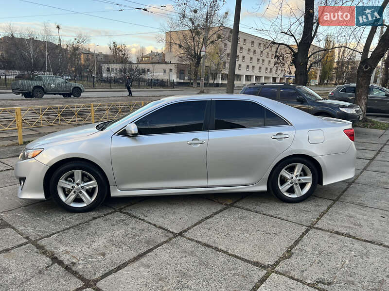 Седан Toyota Camry 2013 в Киеве