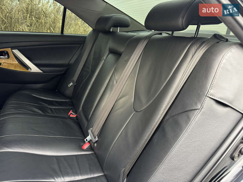 Седан Toyota Camry 2007 в Днепре