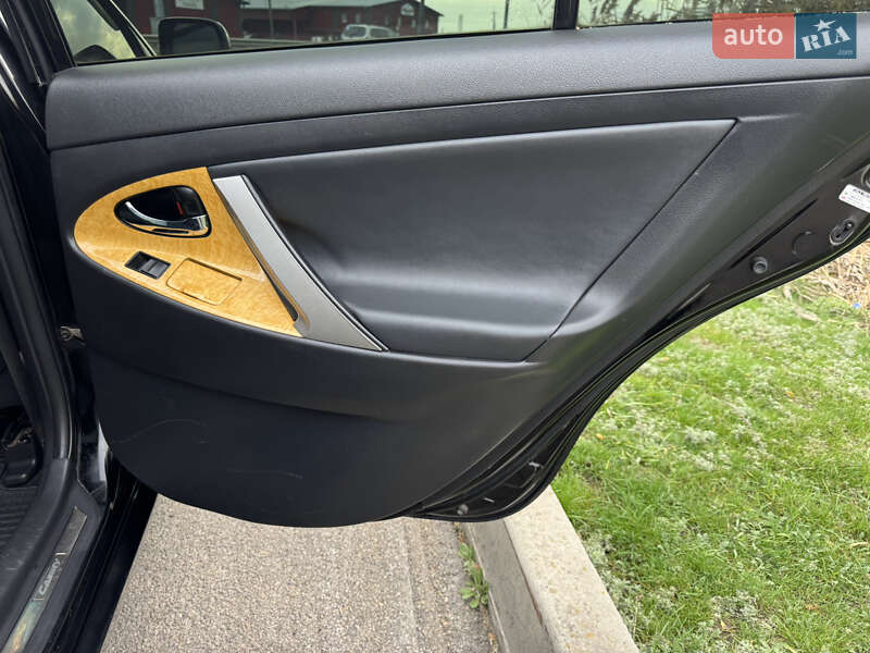 Седан Toyota Camry 2007 в Днепре