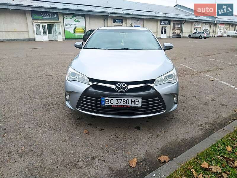 Седан Toyota Camry 2015 в Львове