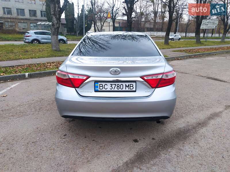 Седан Toyota Camry 2015 в Львове