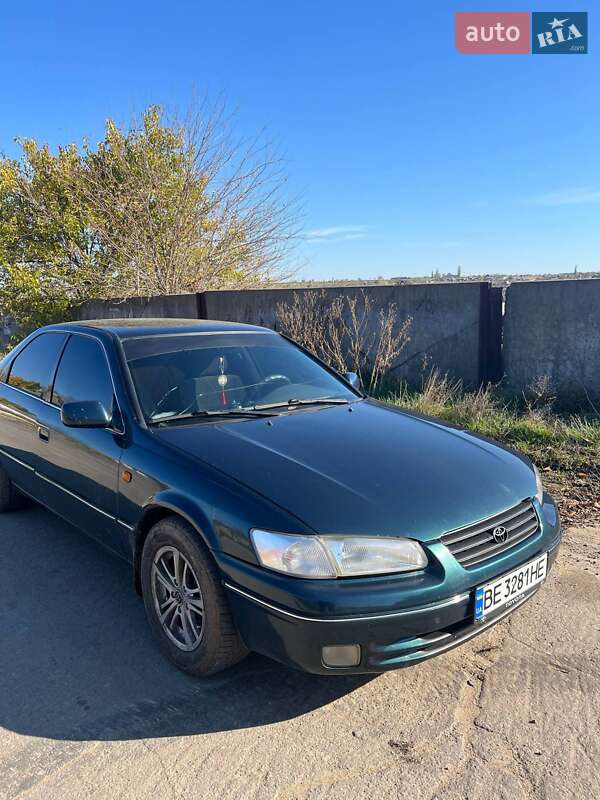 Седан Toyota Camry 1997 в Новій Одесі