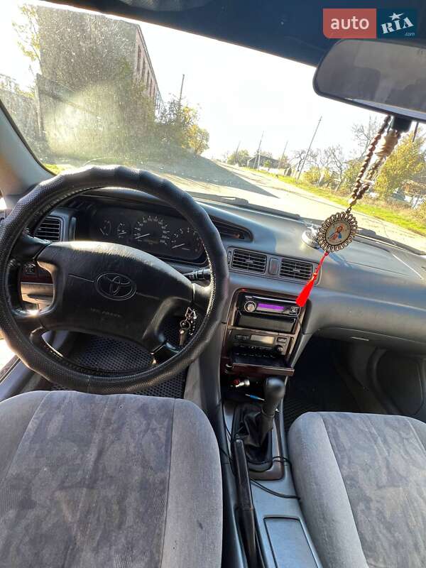 Седан Toyota Camry 1997 в Новій Одесі