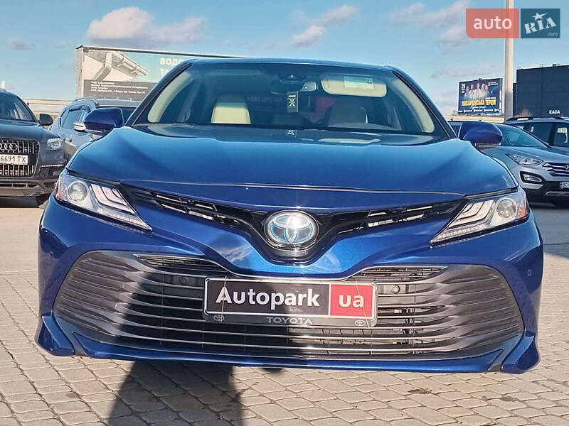 Седан Toyota Camry 2018 в Львове