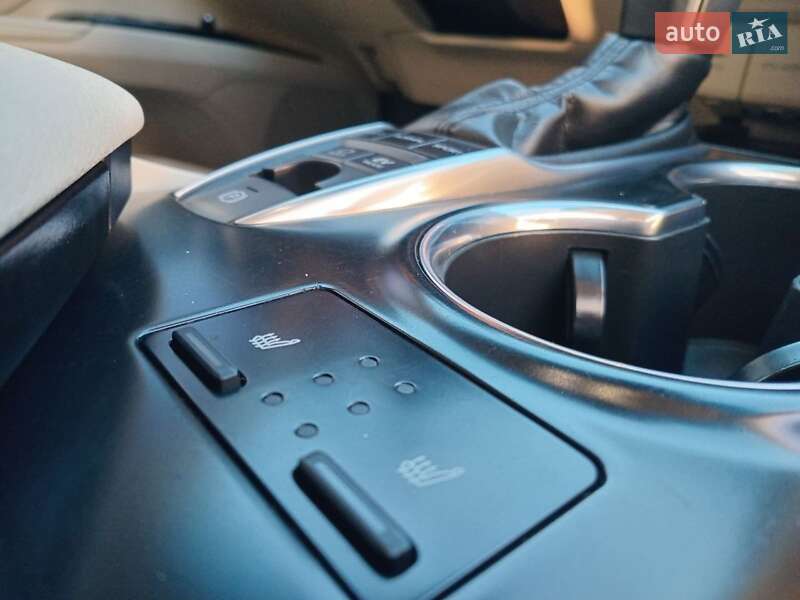 Седан Toyota Camry 2018 в Львове