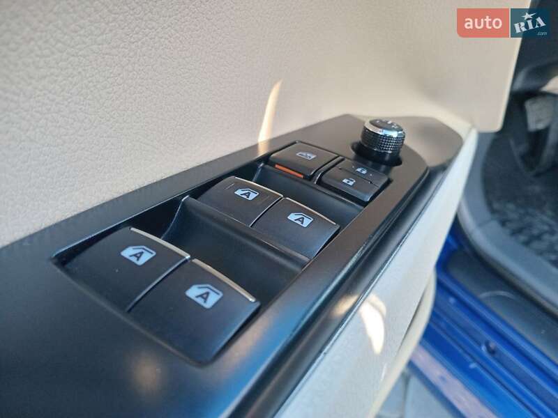 Седан Toyota Camry 2018 в Львове