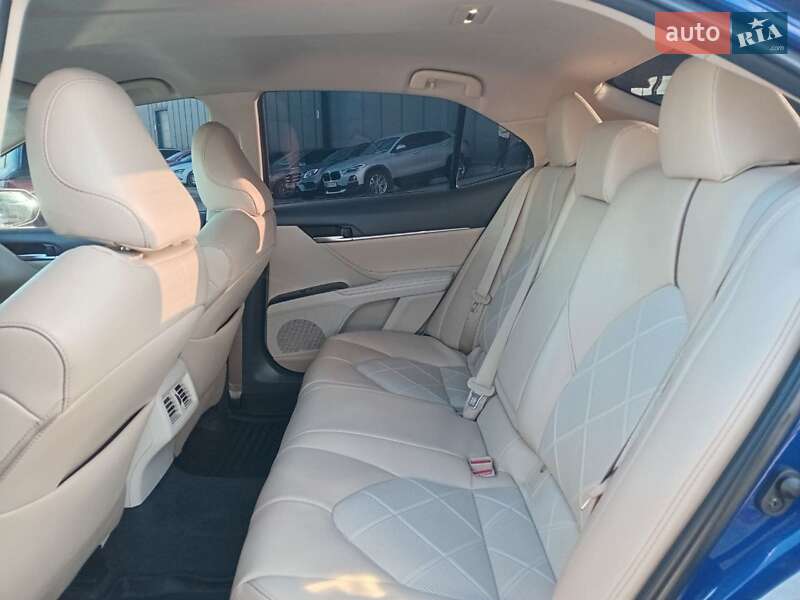 Седан Toyota Camry 2018 в Львове