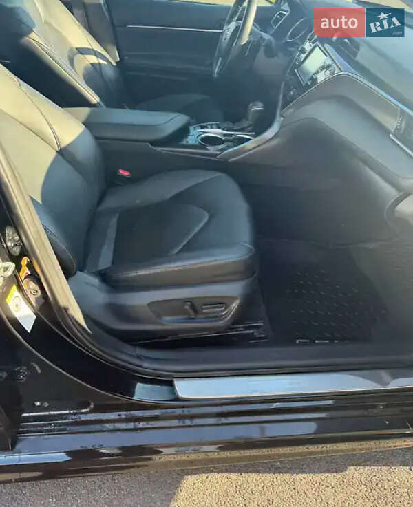 Седан Toyota Camry 2017 в Тернополі