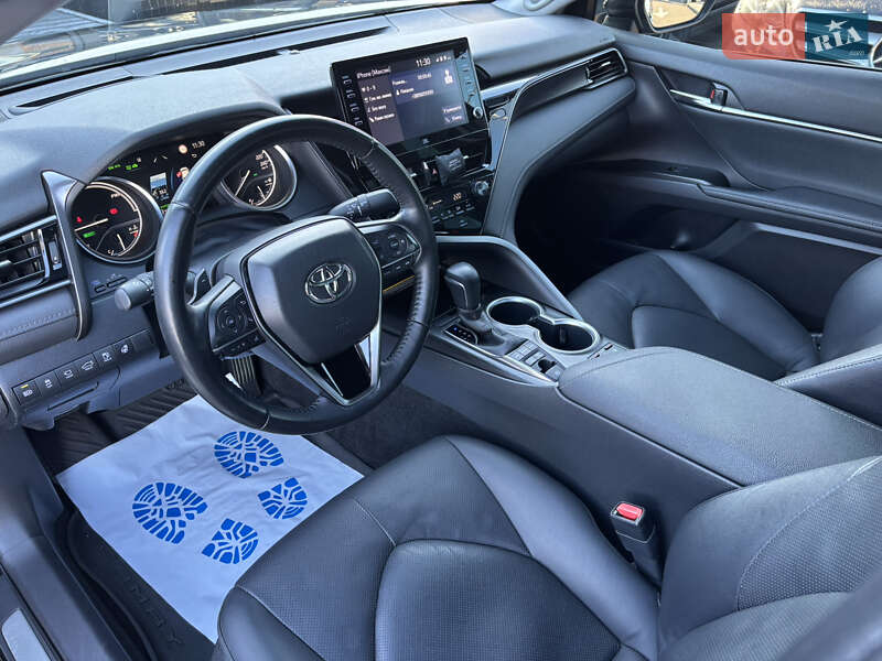 Седан Toyota Camry 2021 в Киеве
