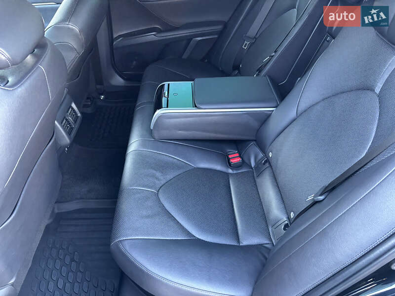 Седан Toyota Camry 2021 в Киеве