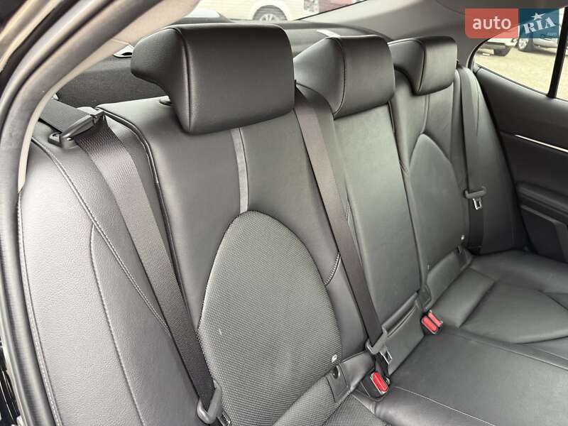 Седан Toyota Camry 2021 в Кропивницькому