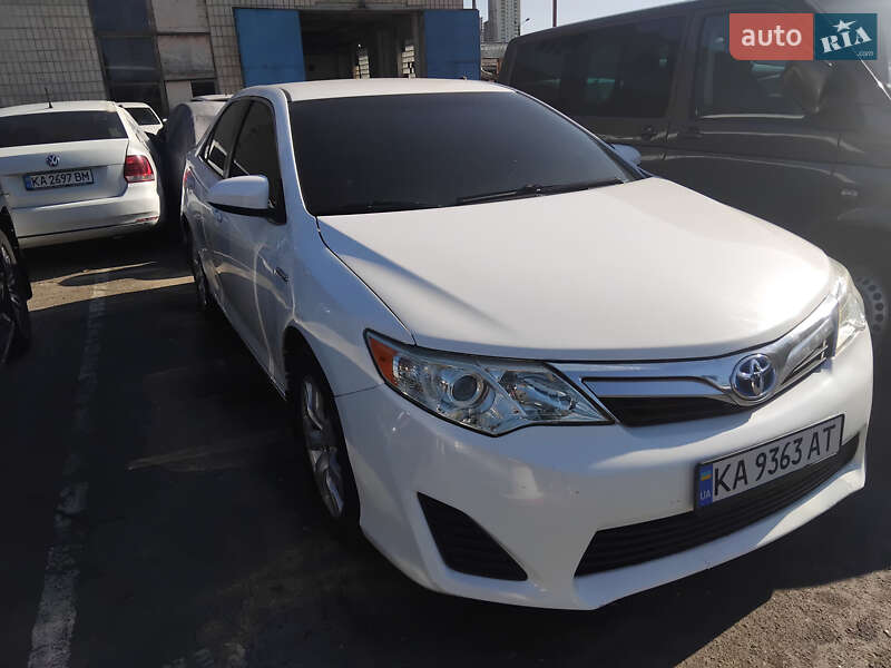 Седан Toyota Camry 2014 в Киеве
