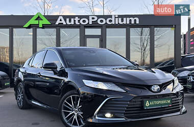 Седан Toyota Camry 2021 в Киеве