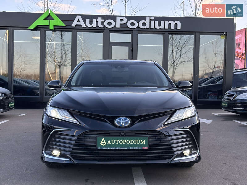 Седан Toyota Camry 2021 в Киеве