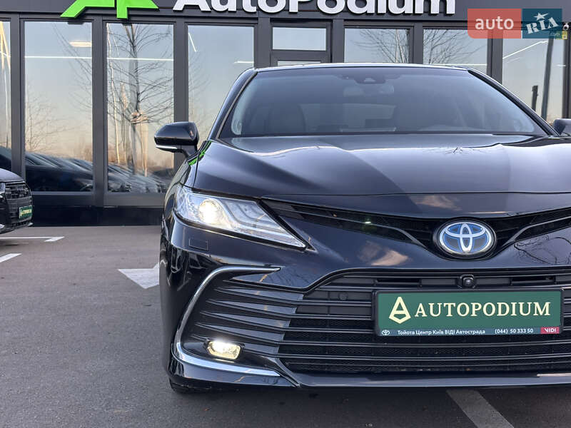 Седан Toyota Camry 2021 в Киеве