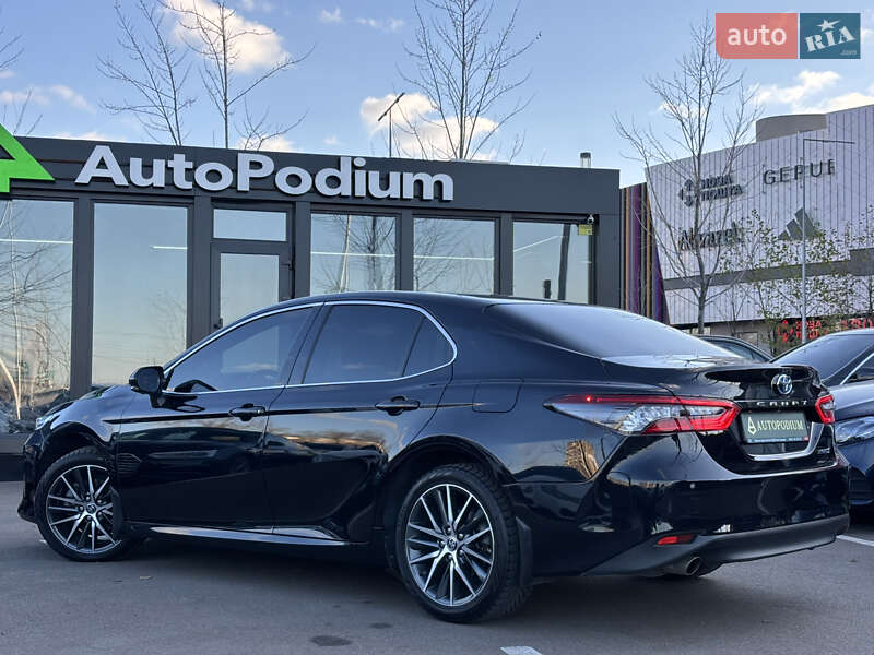Седан Toyota Camry 2021 в Киеве