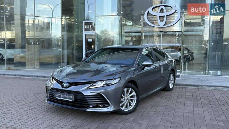 Toyota Camry 2021