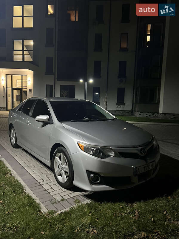 Седан Toyota Camry 2013 в Киеве