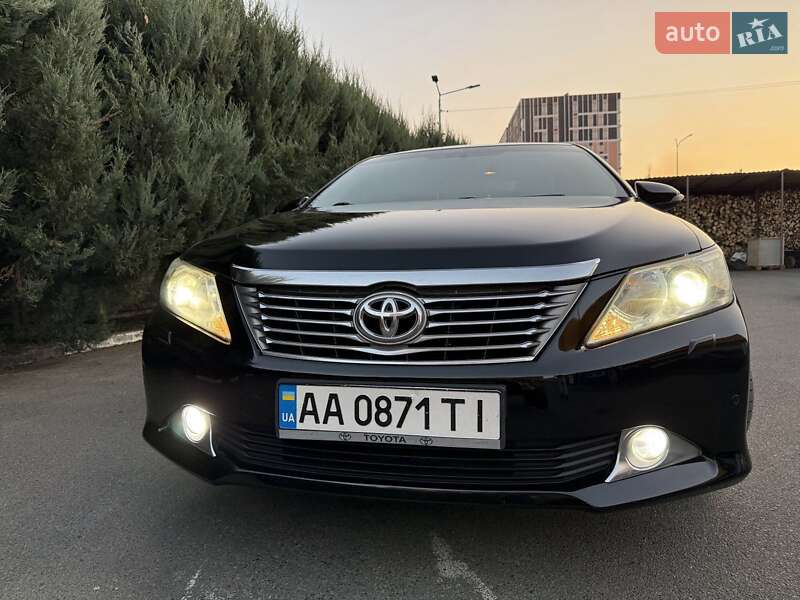Седан Toyota Camry 2012 в Киеве