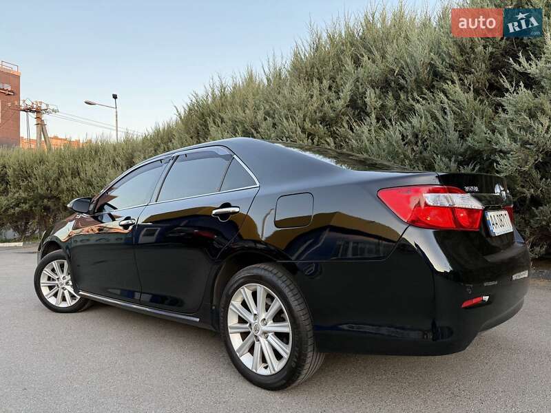 Седан Toyota Camry 2012 в Киеве