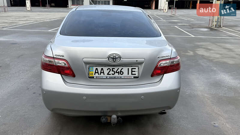 Седан Toyota Camry 2008 в Киеве