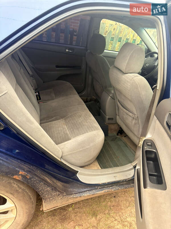 Седан Toyota Camry 2005 в Изюме