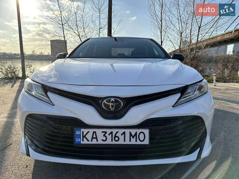 Седан Toyota Camry 2020 в Киеве