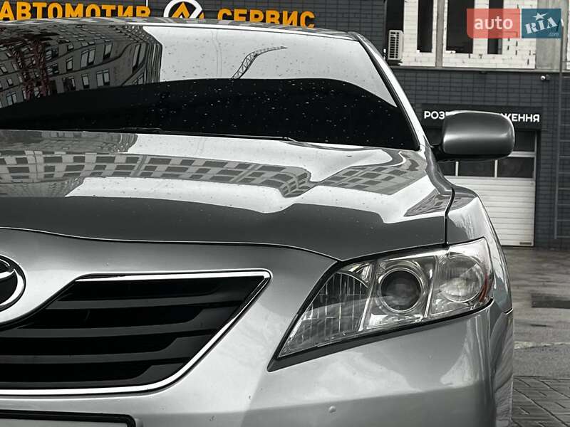 Седан Toyota Camry 2007 в Днепре