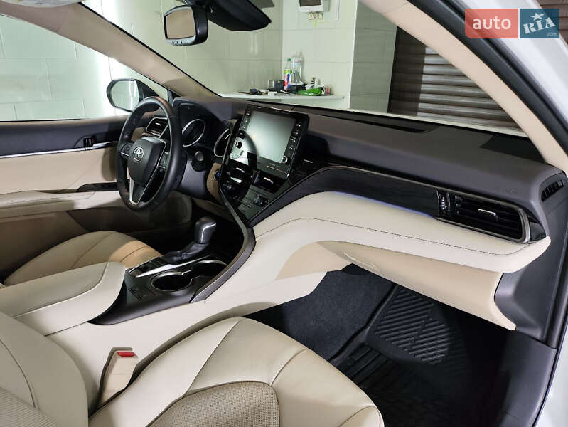Седан Toyota Camry 2022 в Киеве