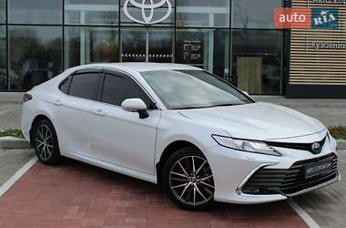 Седан Toyota Camry 2023 в Черкассах