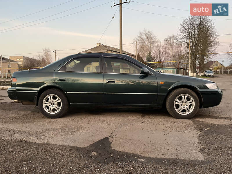 Седан Toyota Camry 1998 в Подольске