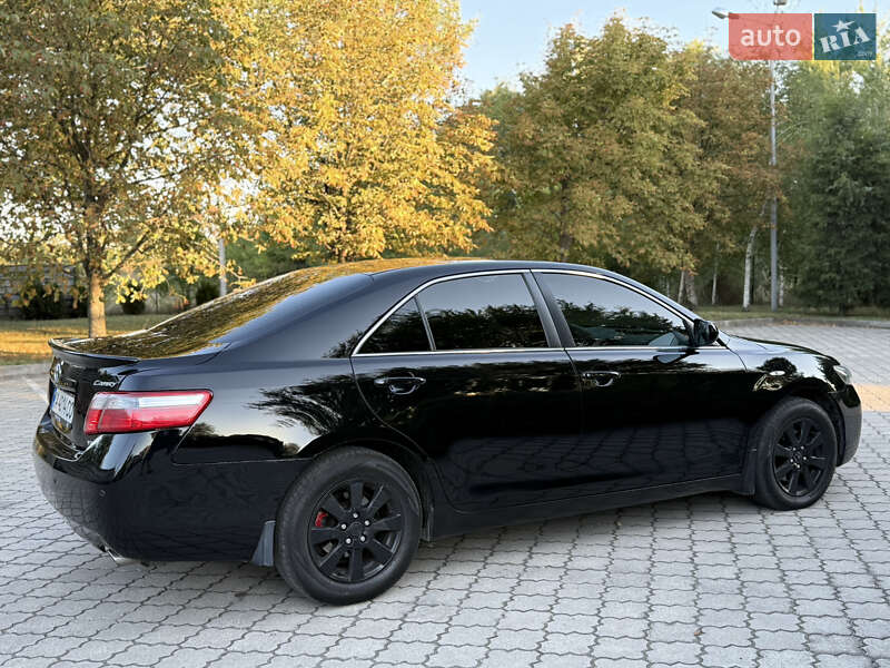 Седан Toyota Camry 2006 в Павлограде