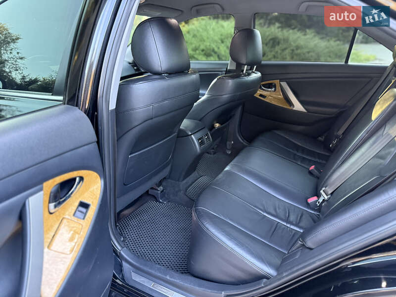 Седан Toyota Camry 2006 в Павлограде